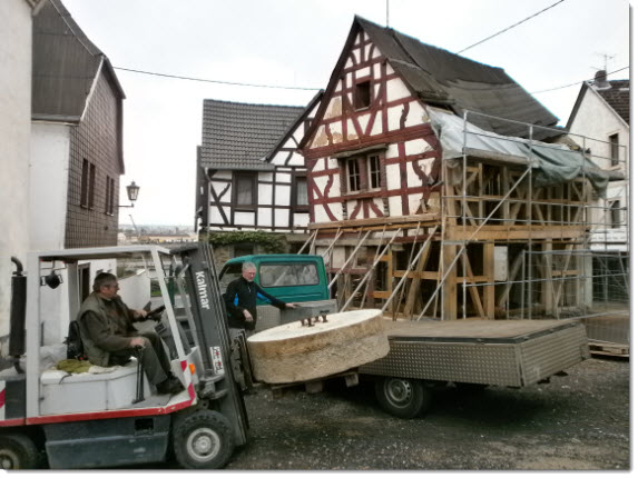 21. Oktober 2013 - Abholung des Bodensteines zur Aufbereitung nach Andernach