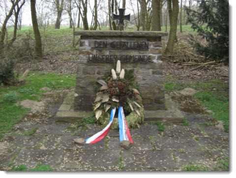 Gefallenen - Ehrenmal auf dem Gelände des ehemaligen Dorfes Rockenfeld